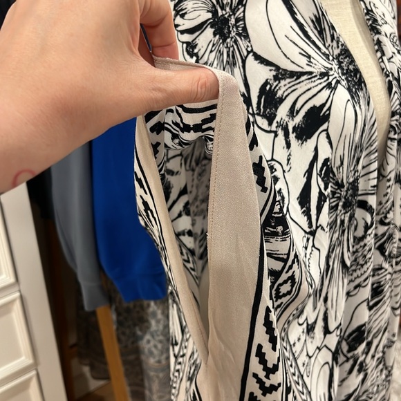 RACHEL Rachel Roy | Black and White Lightweight Wrap - Picture 5 of 9